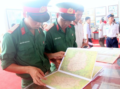 Mobile exhibition on Hoang Sa and Truong Sa archipelago in Khanh Hoa province - ảnh 1